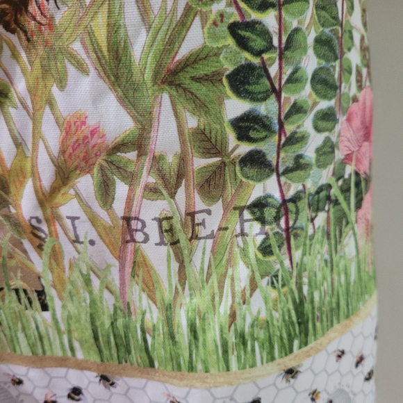 Michel Design Works Floral Beehive Yellow White Apron - Picture 6 of 9